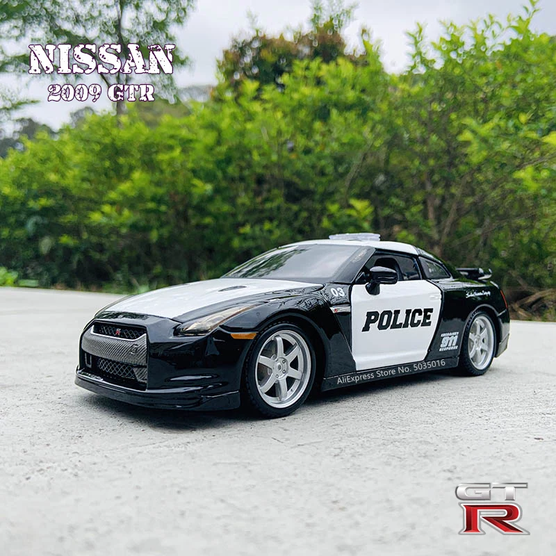 

Maisto 1:24 2009 Nissan GTR police car alloy authorized car model crafts decoration toy tools Collecting gifts
