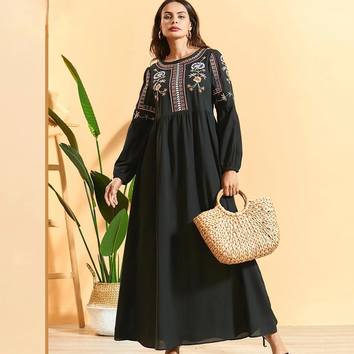 

Fashion Plus-size Dress with Black Embroidery and Long Sleeve Pleats Bohemian Dubai Muslim Dress Abayas for Women Kuftan