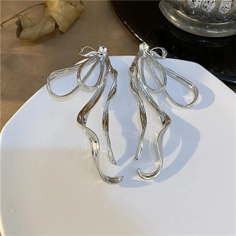 

Liquid Bow Ribbons Fairy Earrings Female Design Personality Fashion Earrings High-End Design Earrings for Women