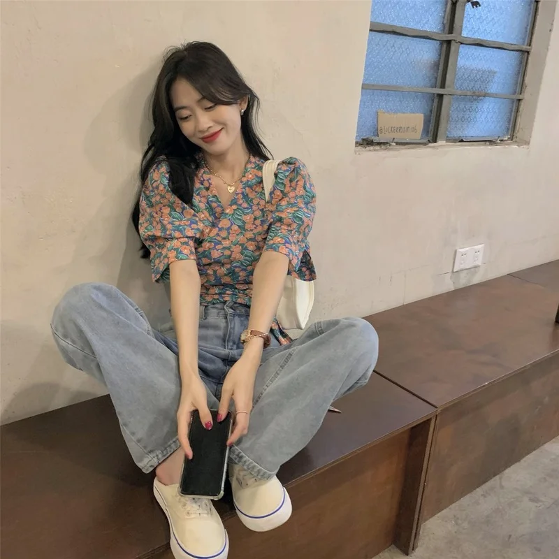

Kawaii Floral Boho Blouse Women Elegant Korean Vintage V-Neck Sweet Blouse Female Casual Holiday Short Sleeve Blouse Summer 2021