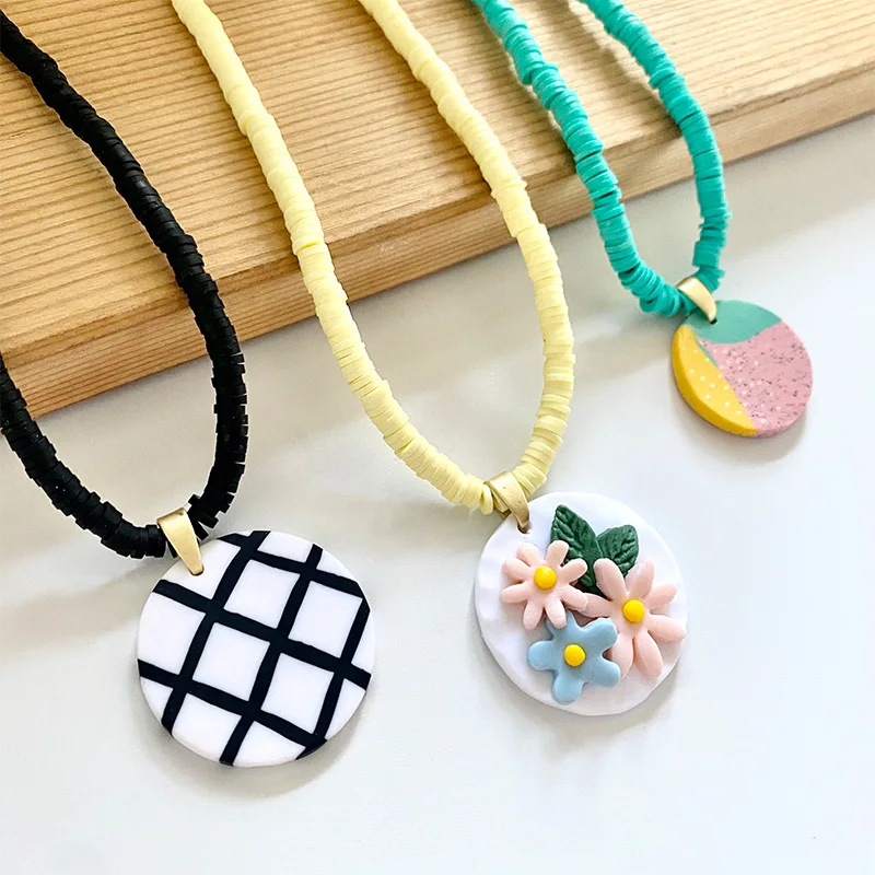 

Origin Summer 3 Colors Handmade Contrasted Flower Pendant Necklace for Women Delicate Polymer Clay Geometric Necklace Jewelry