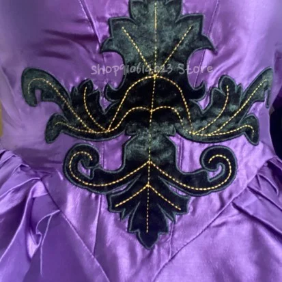 Женское готическое платье-макси с V-образным вырезом |