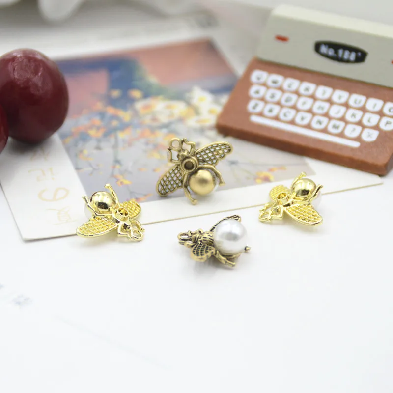 

IK39FJ-3IF BULK 20 Bee Insect Charms Tiny Honey Bee Charm Pendant Bug Jewelry Findings 17*21mm Bumblebee Bee Keeper Metal Charm