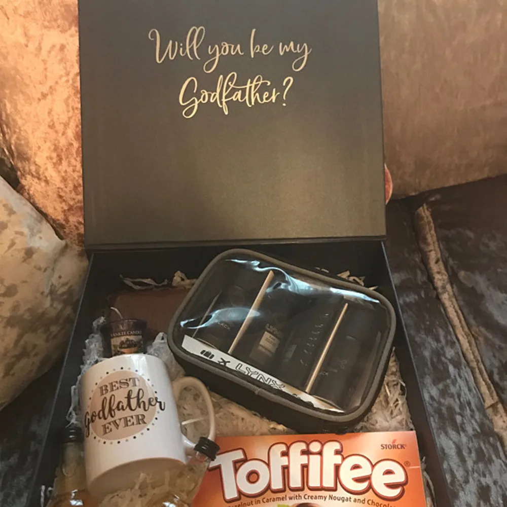 Подарочная коробка с индивидуальным именем темно синяя золотая свадебная