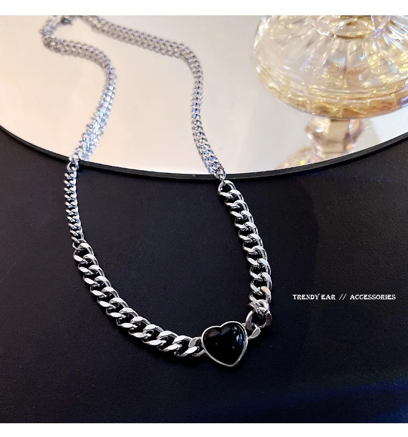 

Gothic Black Heart Necklace Metal Love Heart Clavicle Chain Korea Simple Female Pendant Necklace Clavicle Chain Necklace Fashion