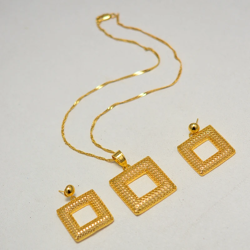 Комплект ювелирных изделий из Дубая для женщин золотого цвета с подвеской в виде
