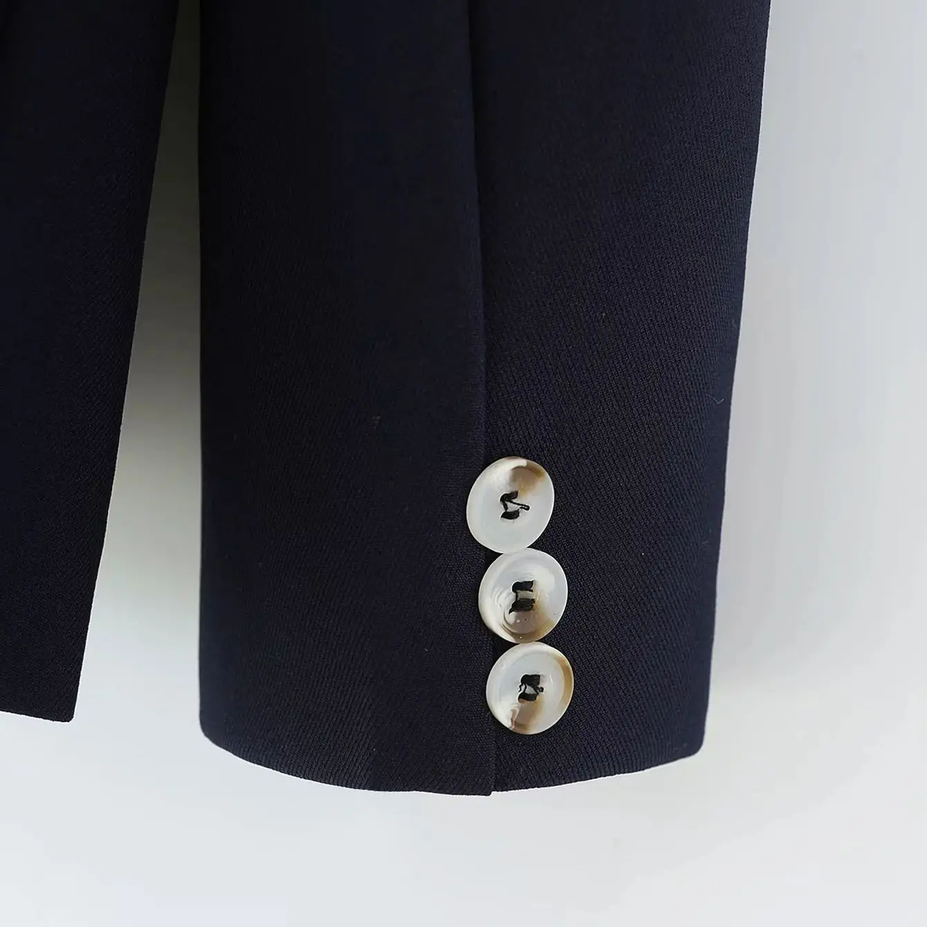 

XNWMNZ New Spring Women's Suit Fashion Single Button Casual Blazer Coat Office Wear Ladies Pockets Outwear Tops Blazers Femme