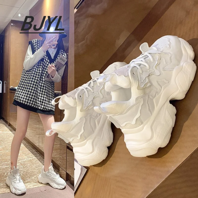 

Daddy shoes female spring 2021 new thick-soled increased sports shoes wisdom smoked white shoes female ins tide