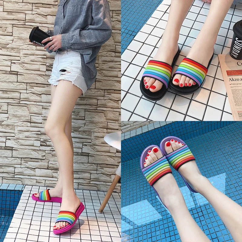 Женские летние шлепанцы радужной расцветки без застежки женские с мультяшным
