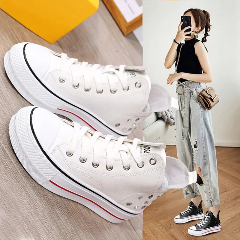 

Женские высокие туфли, Новинка весна-лето 2022, Повседневная универсальная обувь в Корейском стиле для досуга с заклепками, маленькие белые т...