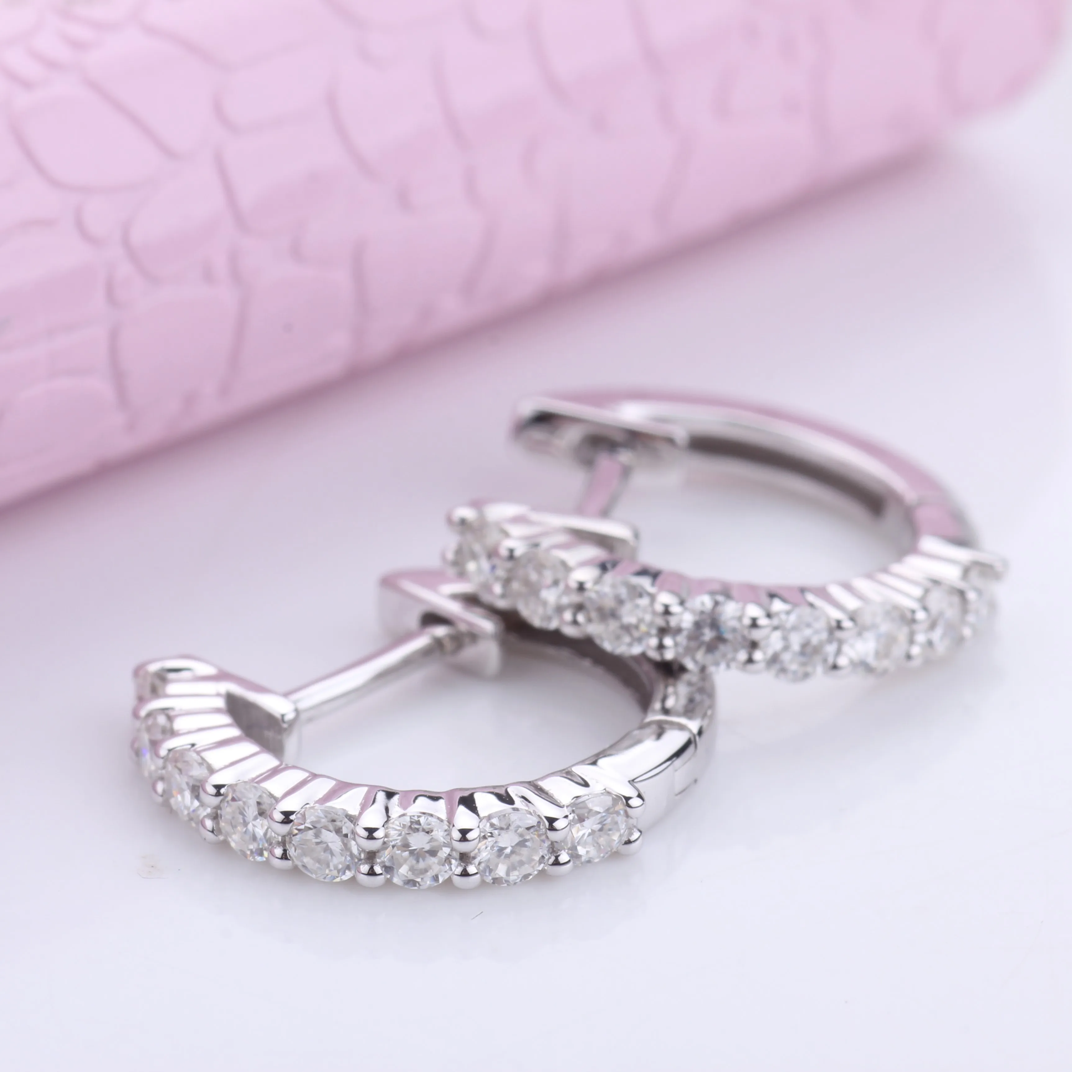 Мистические круглые серьги из белого золота 18 К прозрачный Муассанит женские