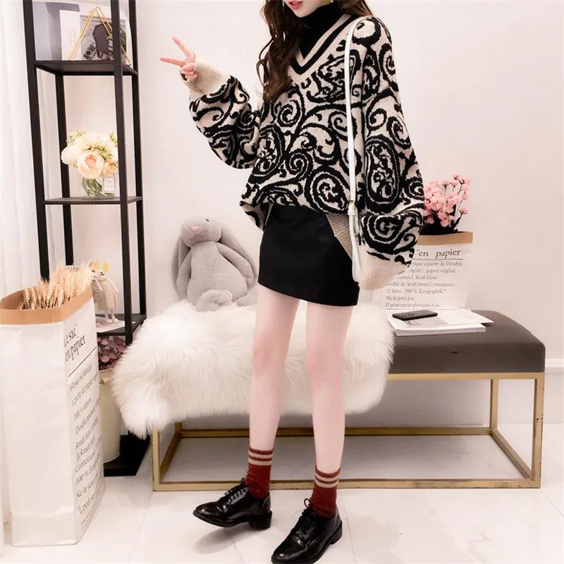 2019 autumn and winter retro ethnic style V-neck long-sleeved sweater women's head college wind knit top | Женская одежда