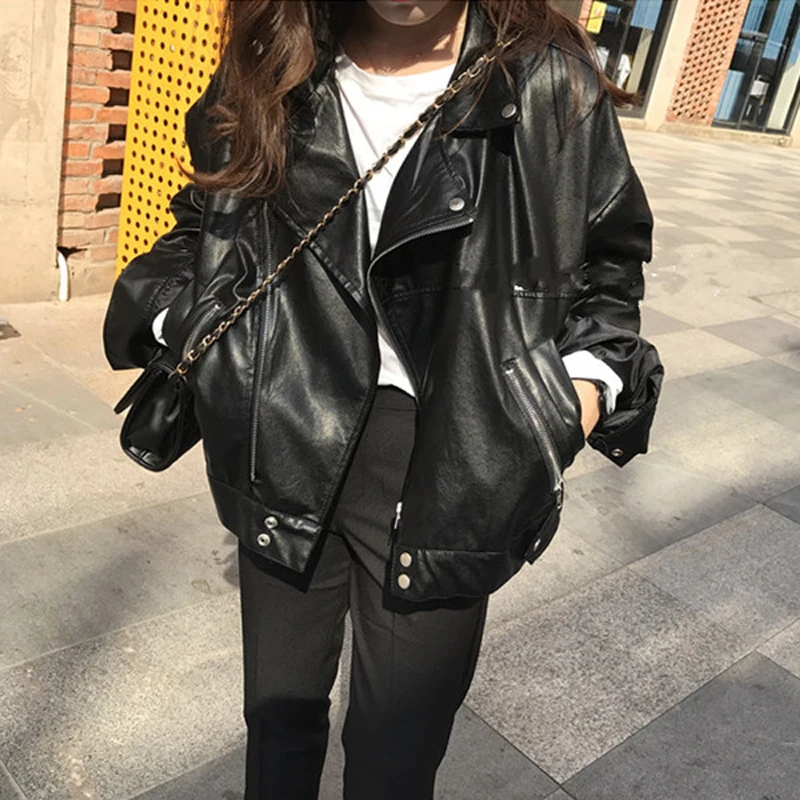 Женская байкерская куртка из искусственной кожи размера плюс демисезонная