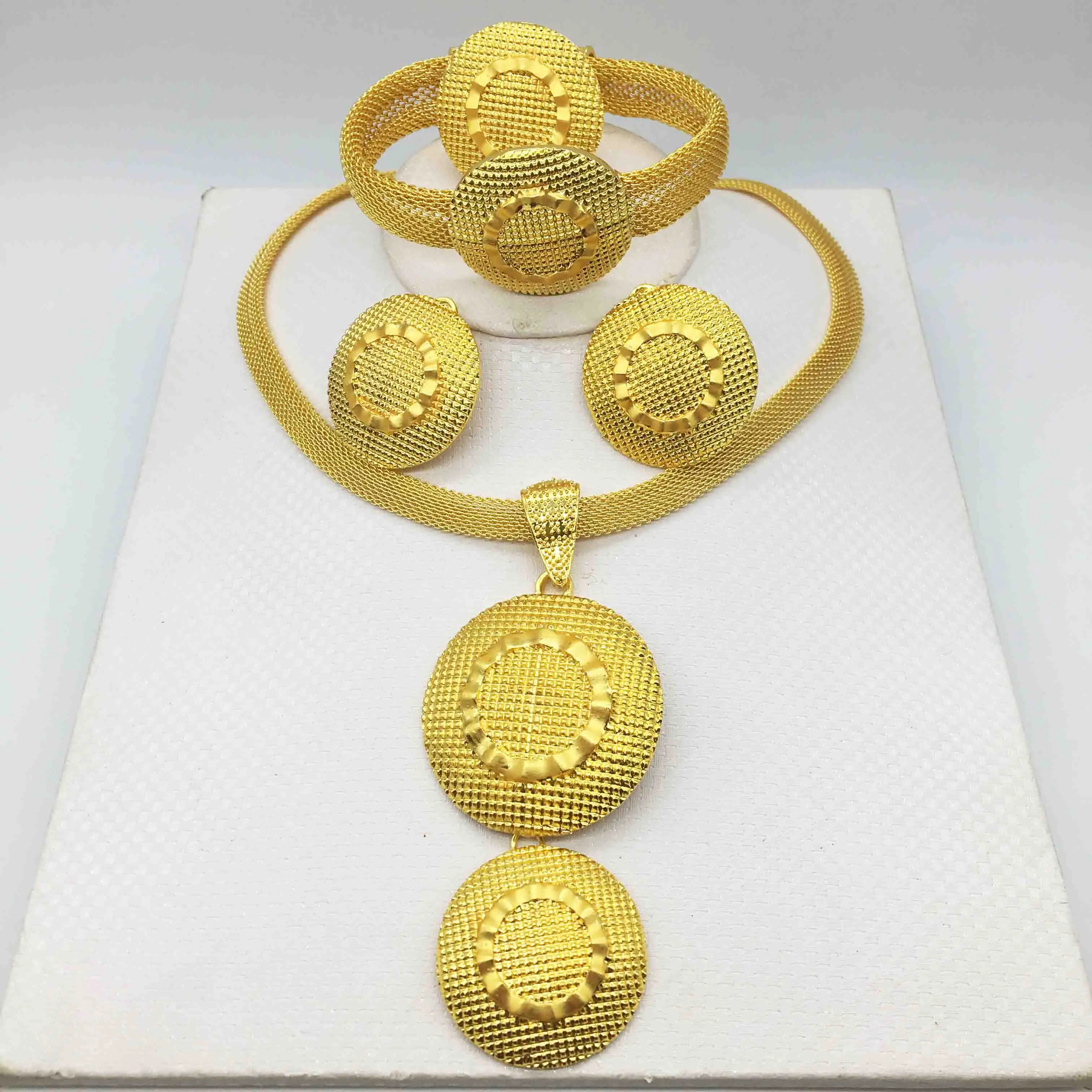 

Лидер продаж, Модный свадебный комплект ювелирных изделий из Дубая, Африки, Нигерии, ожерелье и серьги золотого цвета, романтичные женские с...