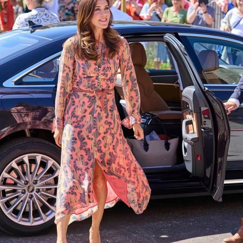 

2021 Autumn Princess Kate New Bohemian Print Flower Bowknot Long Sleeve Slim Temperament Mid-Length Dress High Quality