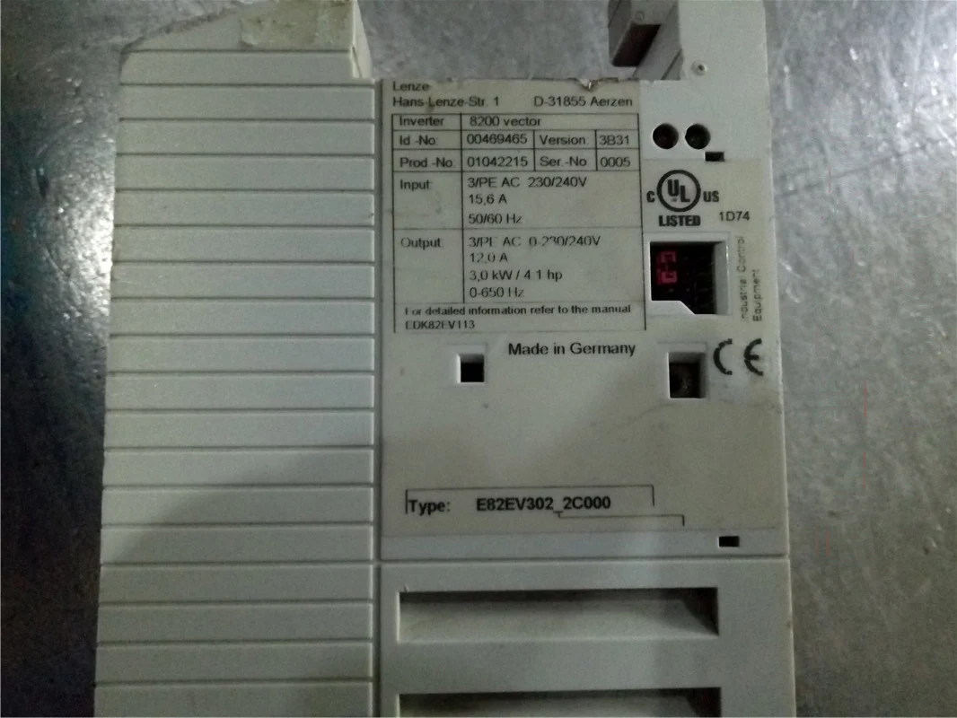 

Lenze Inverter E82EV302-2C000 Frequency Converter Used In Good Condition