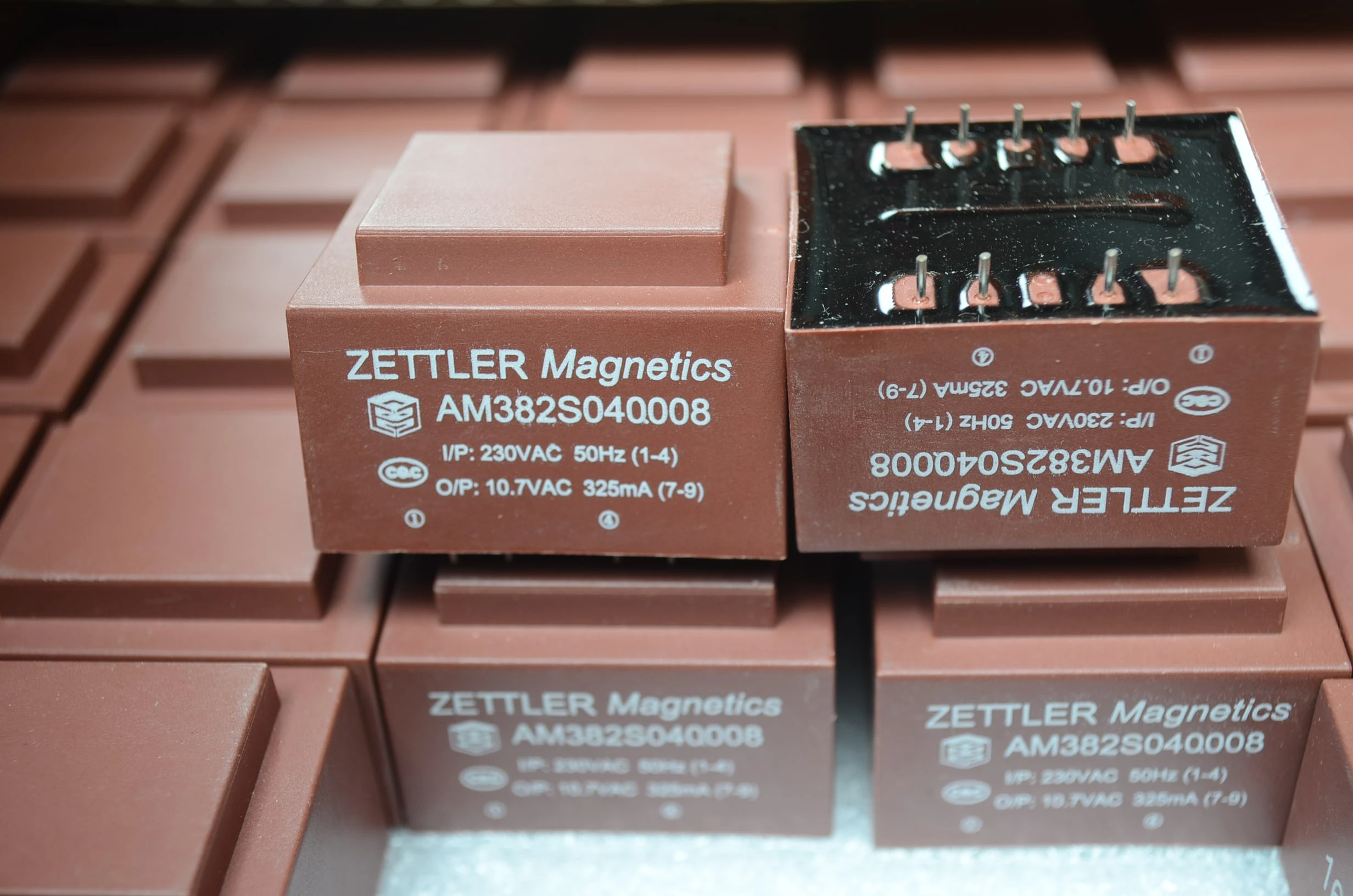 

Good Quality 1PCS AM382S040008 230VAC 50Hz 10.7VAC 325mA Transformer