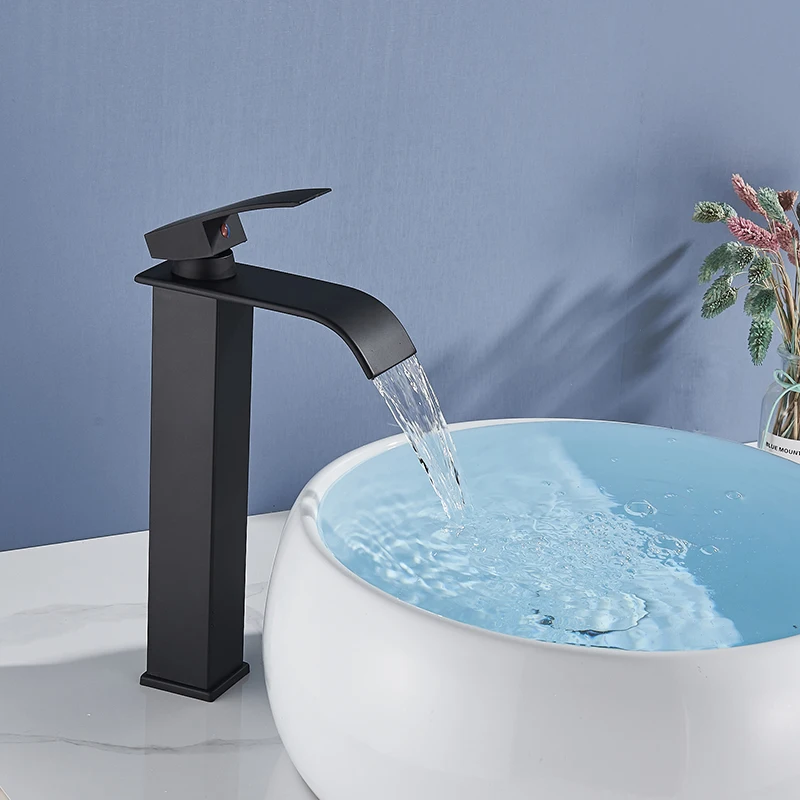 Матовый черный смеситель для ванной Suguword носик водопада кран горячей и холодной