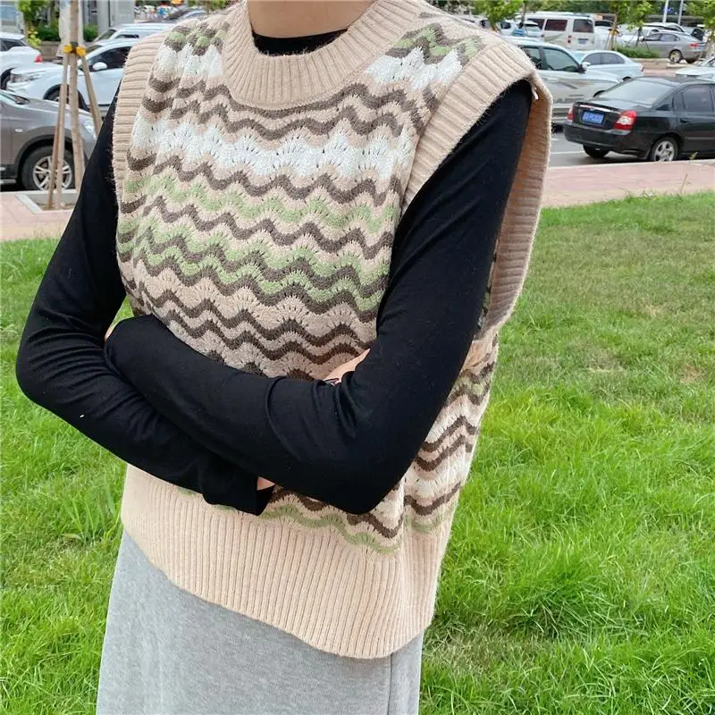 

Autumn and winter 2020 new knitted pullover for women, Korean color matching sweater, waistcoat for women wearing hollow out