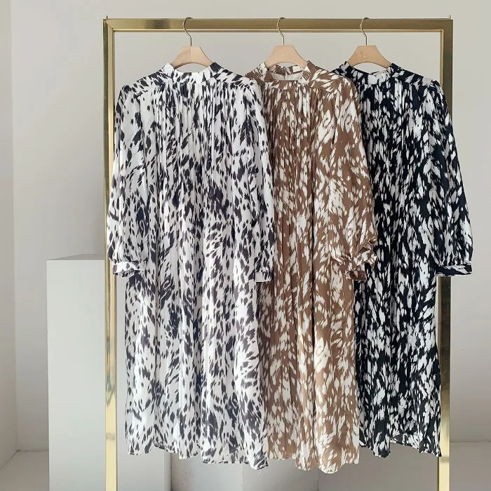 

Early Spring 2021 Korean Ins Young Little Woman Graceful Stand Collar Contrast Color Ink Pleated Lace-up Waist Dress