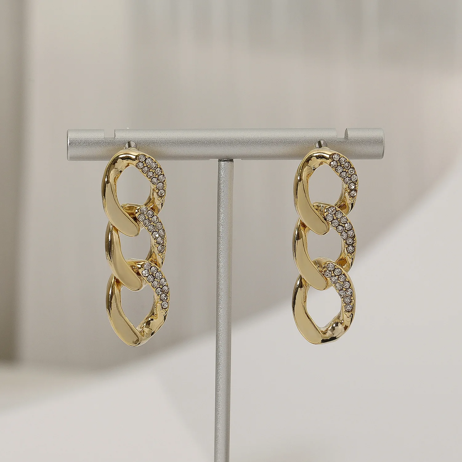 

Punk Style Women Earring Personality Gold Aros With Zircon Ornaments For Hip Hop Lady Aretes Vintage Fashion Jewelry Accessories