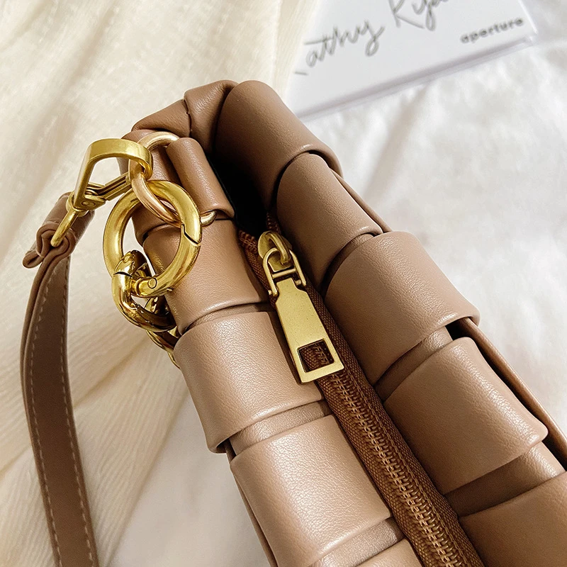 

2020 Fashion Chain Shoulder Bag For Women PU Leather Woven Bag Solid Color Casual Messenger Crossbody Bag Designer Baguette Bag