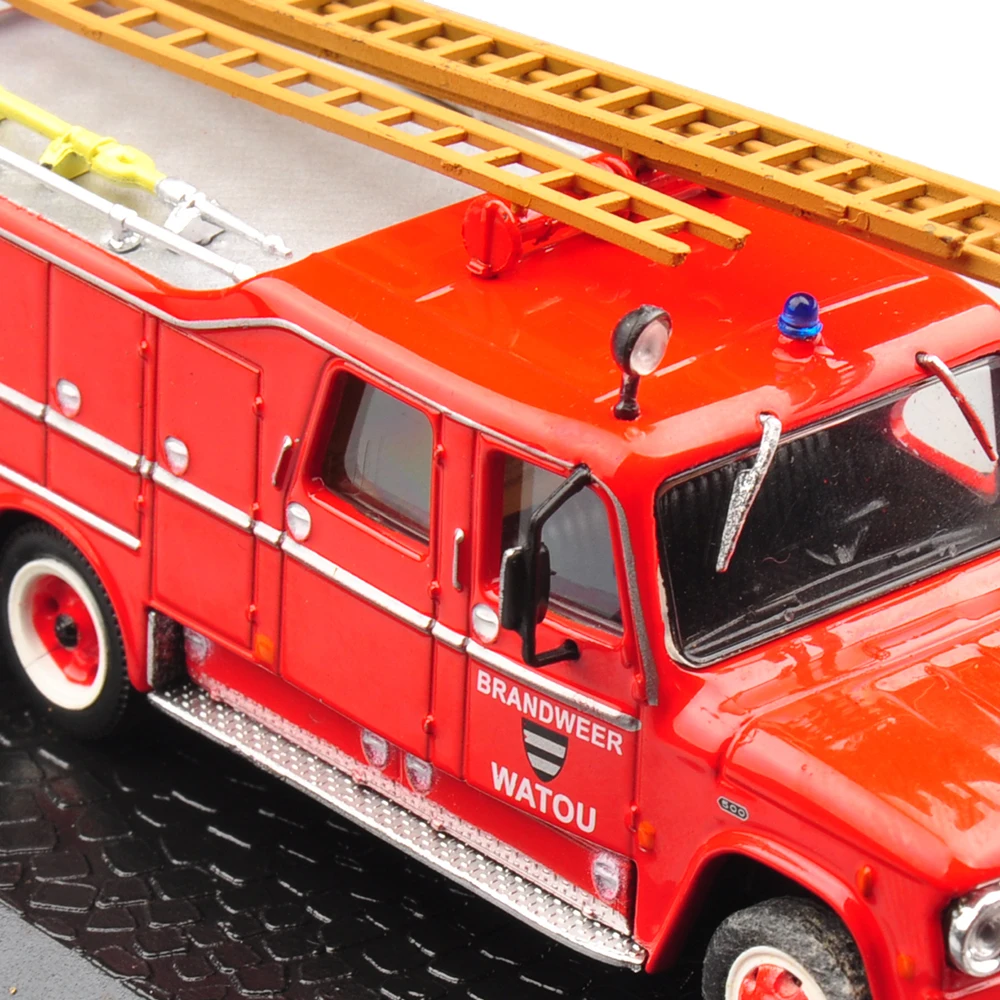 

Atlas 1:72 Scale United States USA Red Firemen Red Dodge D-500 Diecast Fire Engine Truck Apparatus Model Collection Cars Toys