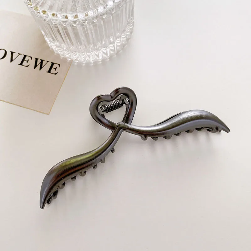 

2021 New Korean Vintage Design Geometric Chain Cross Distortion Metal Hair Clip Hair Accessories for Women