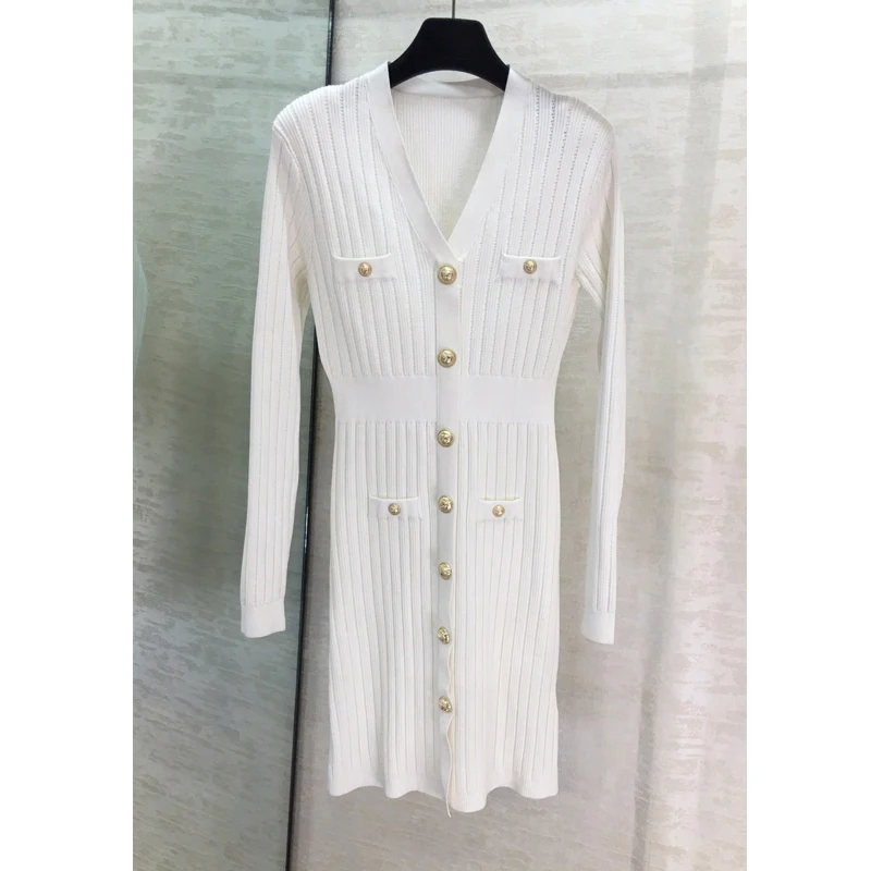 Женское трикотажное облегающее платье с v образным вырезом и металлическими