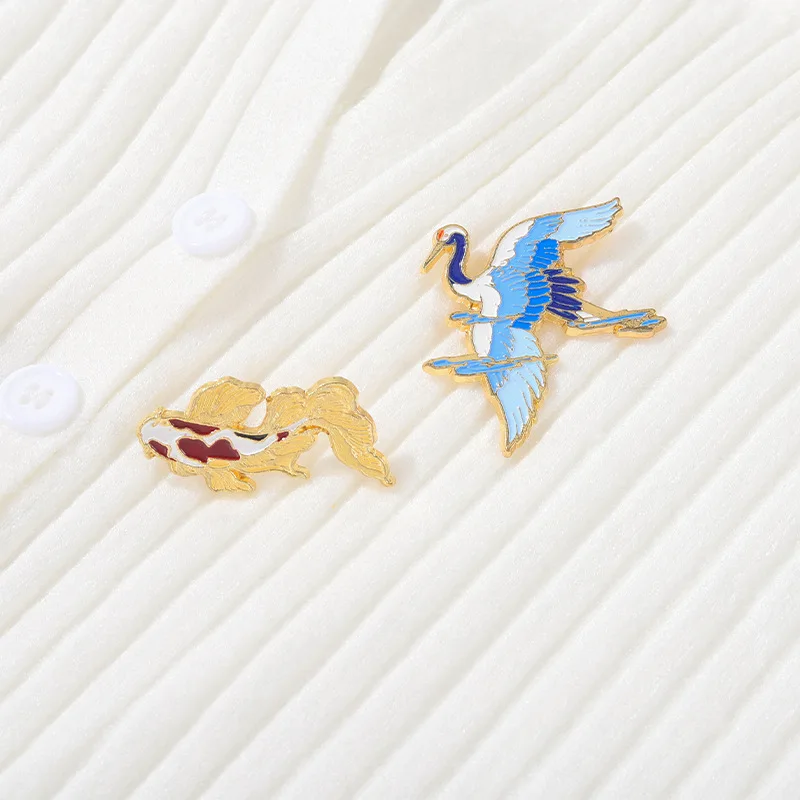 

Crane Koi Brooch Custom Good Luck Soar In The Sky Brooches for Women Trendy Elegant Pins Party Wedding Jewelry Gift for Friends