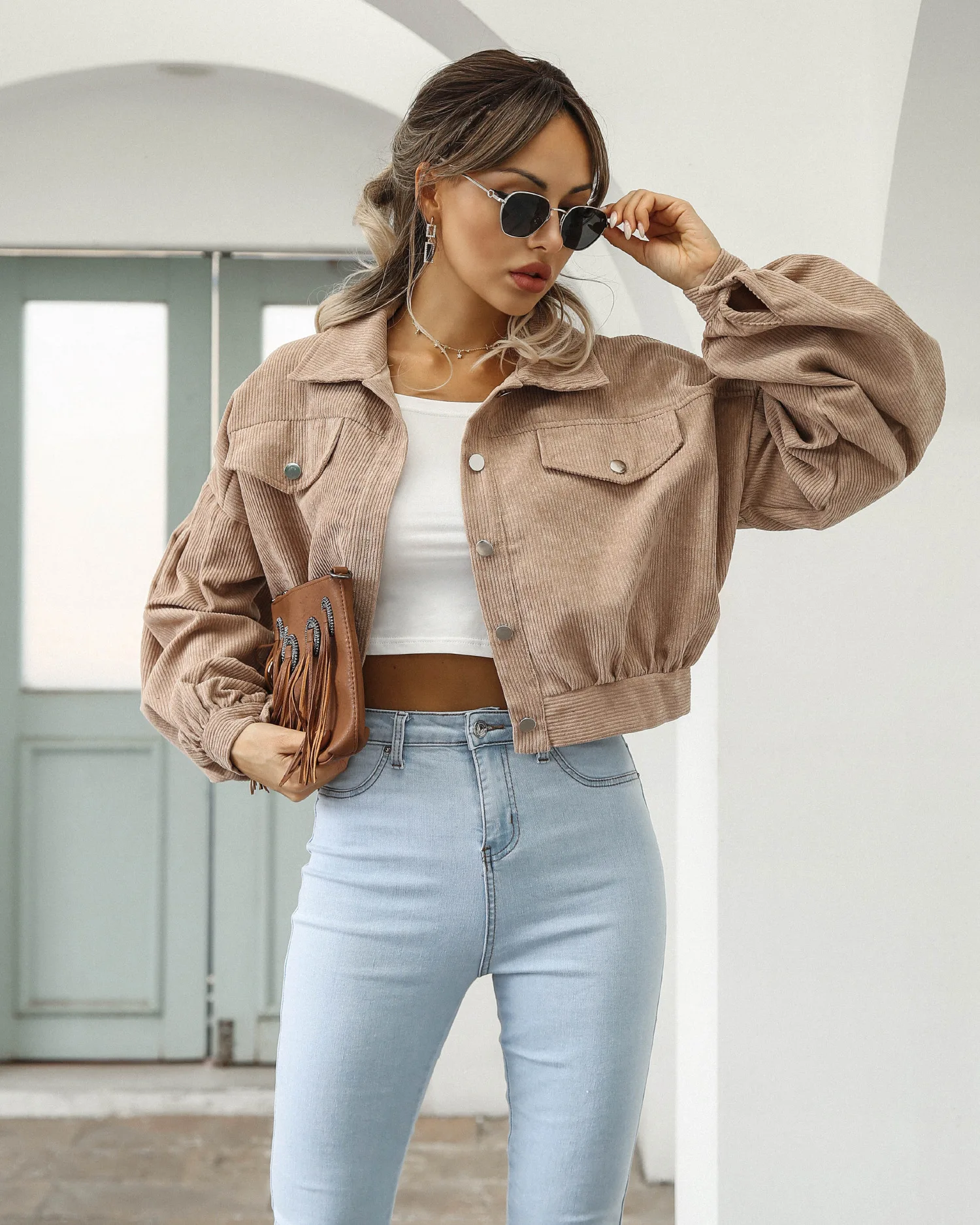 

Fall/winter leisure lapel corduroy jacket, lantern sleeve single-breasted ladies short jacket