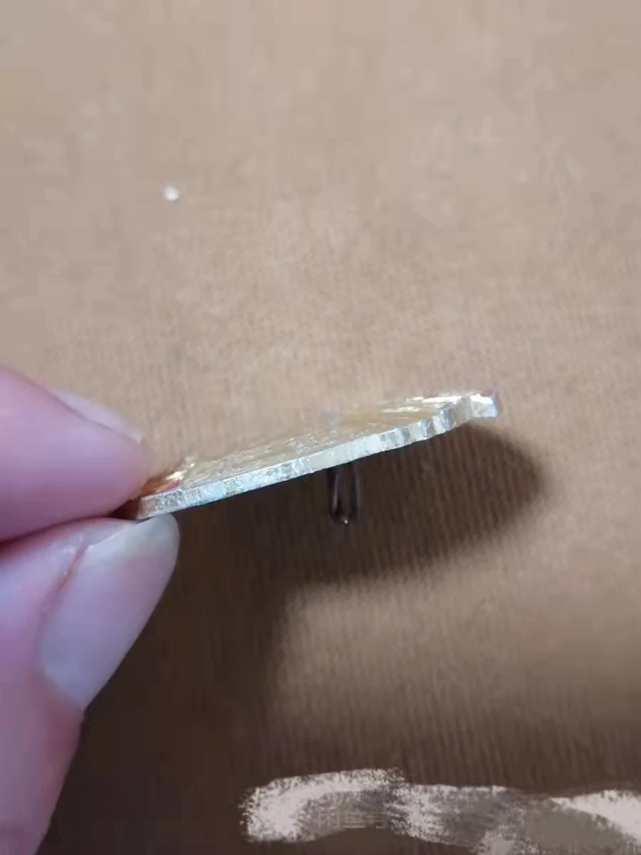 

Медальон слегка поцарапан, редкий коллекционный