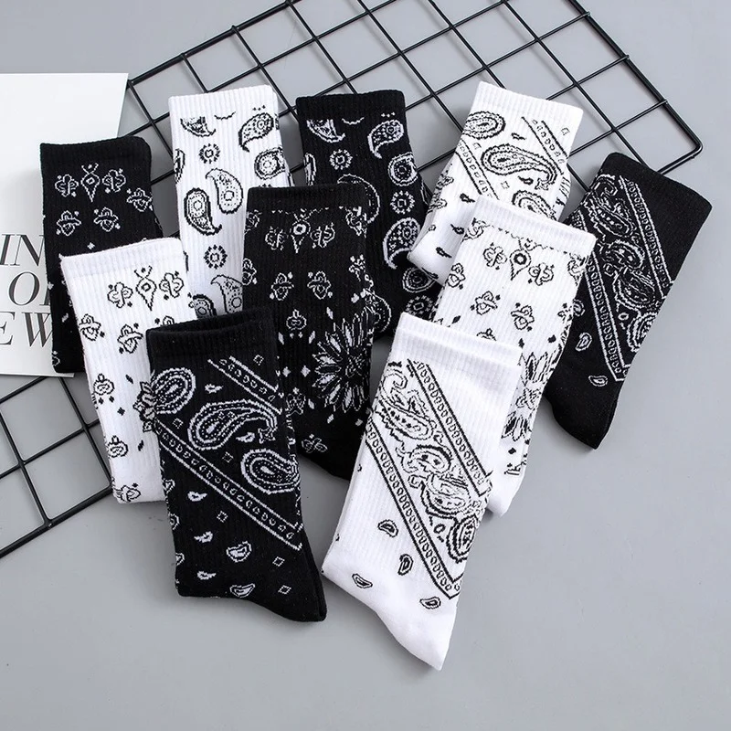 

Men socks funny faces cashew flower socks Korean style trend Harajuku hip-hop skateboarding couple black and white socks