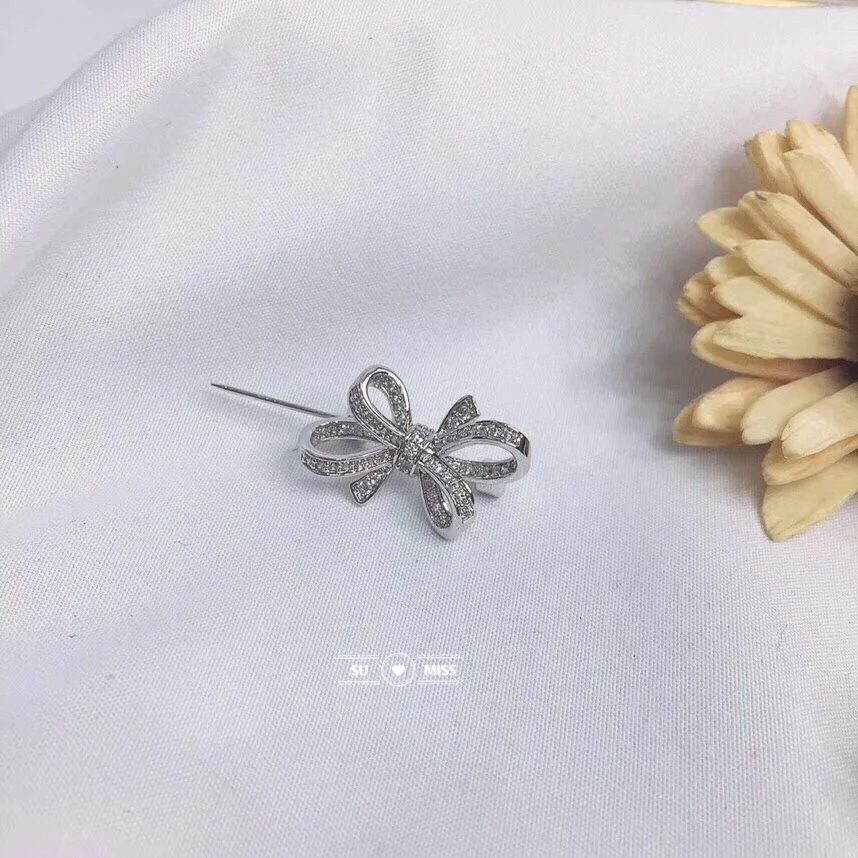 Брошь небольшая Свадебная с фианитами изящная бижутерия маленькое украшение для