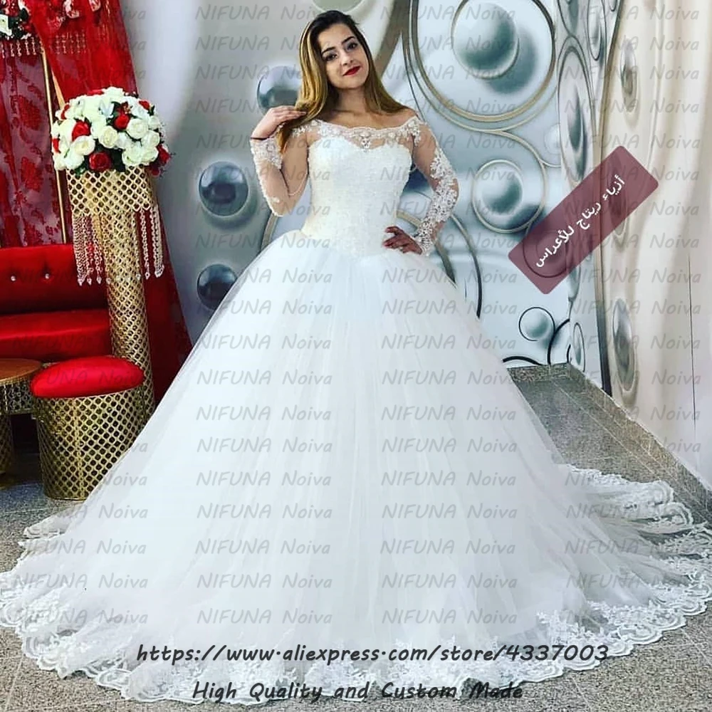 Женское свадебное платье со шлейфом кружевное бальное с длинным рукавом