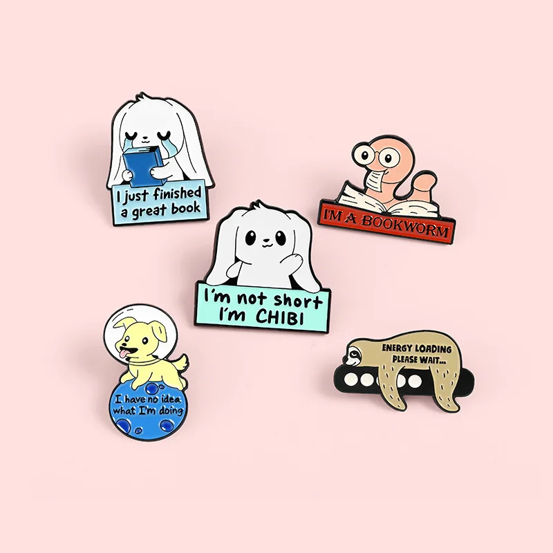 Женская эмалированная брошь в виде собаки |