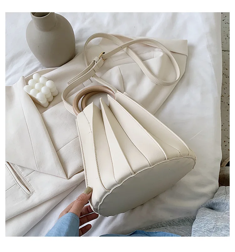 

Women's Shoulder Bag Ring Handle Messenger Bag Crossbody Neutral INS Style Net Red Same Unique Fold Handbags 4 Colors Wholesale