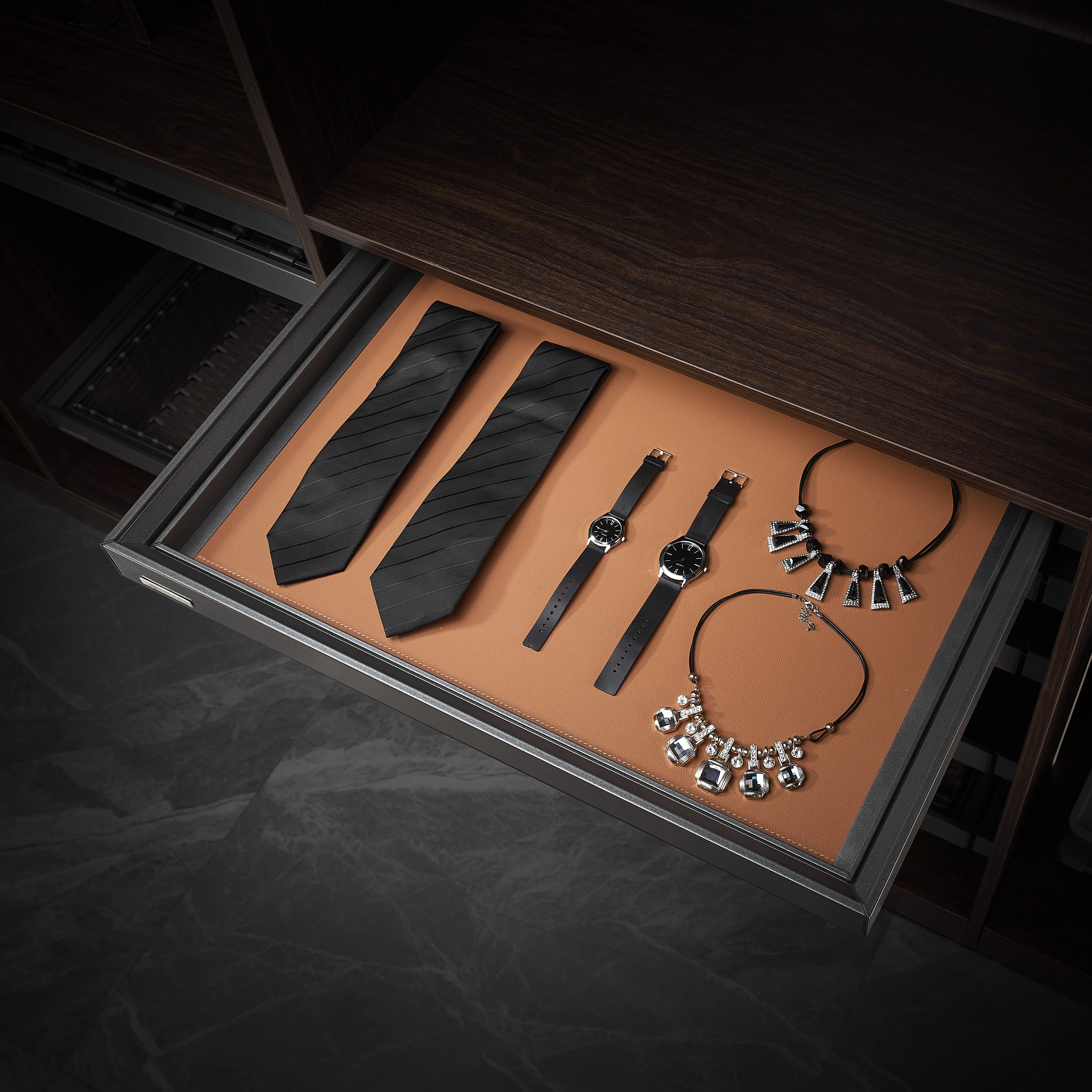 

2021 Manufactured Wardrobe Accessories Soft Close Leather Pull Out Clothes Storage Basket Lightweight Shirt Tray SUP-1518