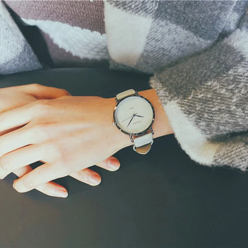 

Korean version of simple art retro wild small fresh couple college Fengsen female student watch female