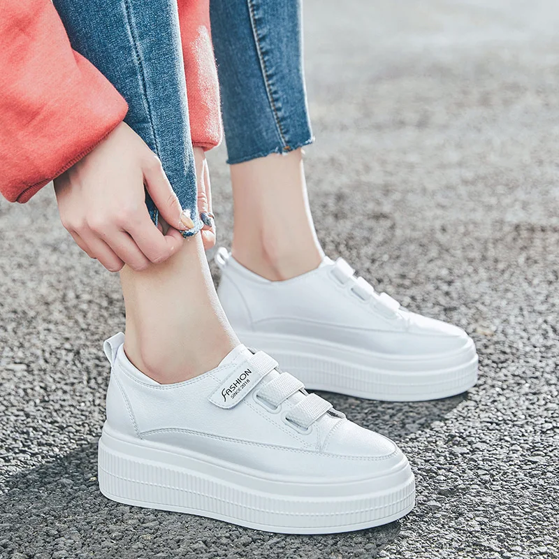 Белая женская обувь Новинка 2019 года стильная повседневная на толстой подошве для