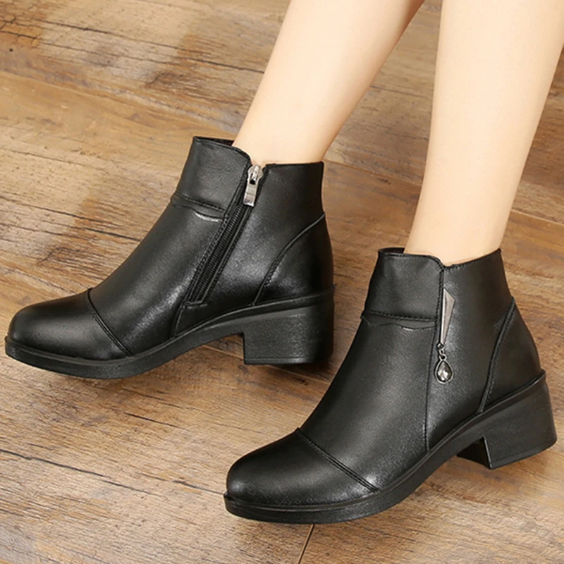 Женские ботильоны из натуральной спилковой кожи на каблуке с круглым носком