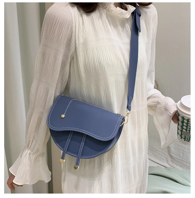 

Net red retro small bag female 2021 popular new tide Korean crossbody bag wide shoulder strap fashion saddle bag