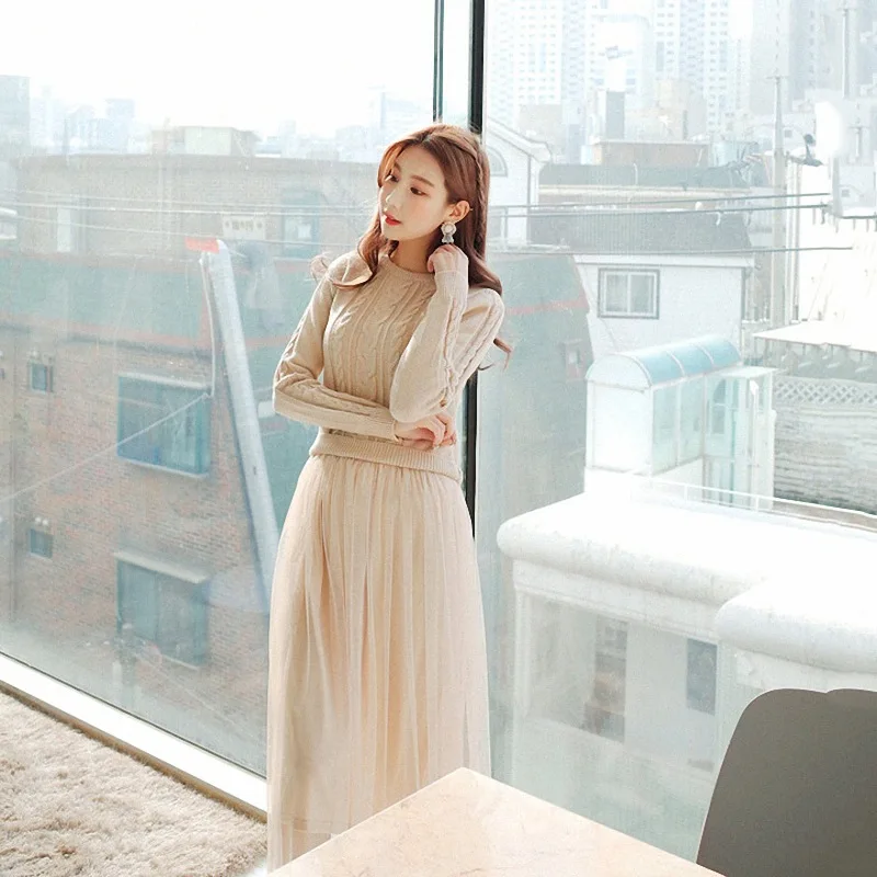 Женское трикотажное платье свитер из тюля однотонное трапеция черного серого