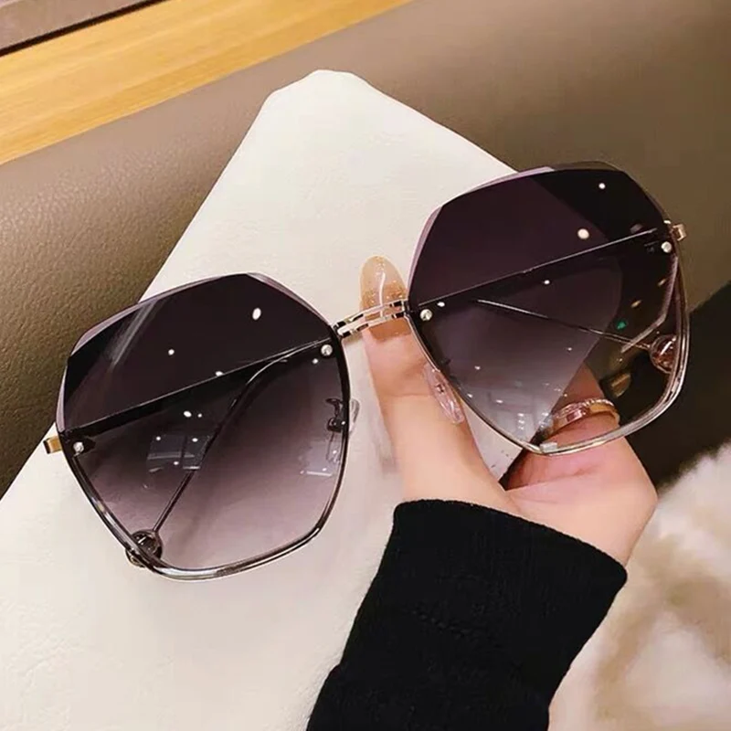 

YJ2025 2021 Black Square Sunglasses Women Big Frame Fashion Retro Mirror Sun Glasses Female Brand Vintage Lady Vacation
