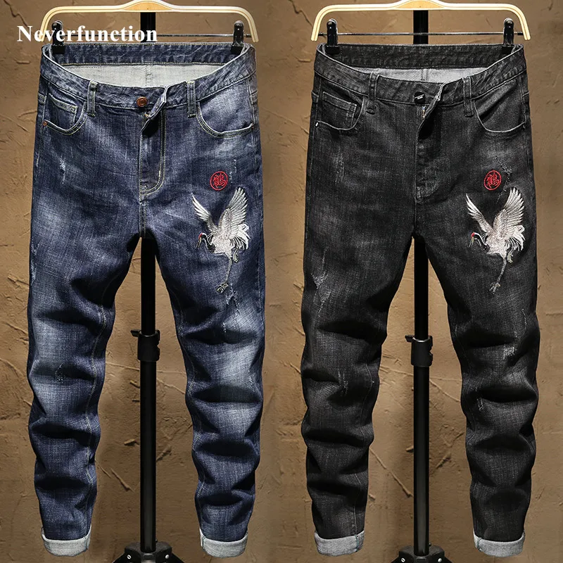 

Men streetwear White crane embroidery Slim fit Straight Jeans fashion Man Hip hop Stretch cotton Jogger Casual denim trousers