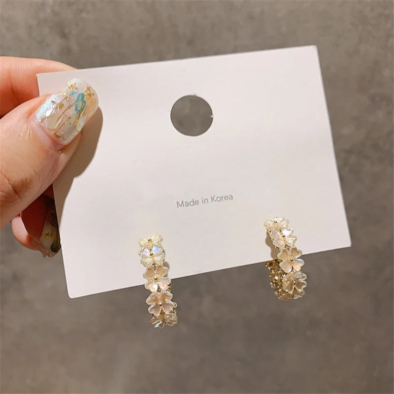 

New Arrive Elegant Cute Shell Flower Hoop Earrings For Women Geometric Circle Boucle d'oreille Jewelry Gifts