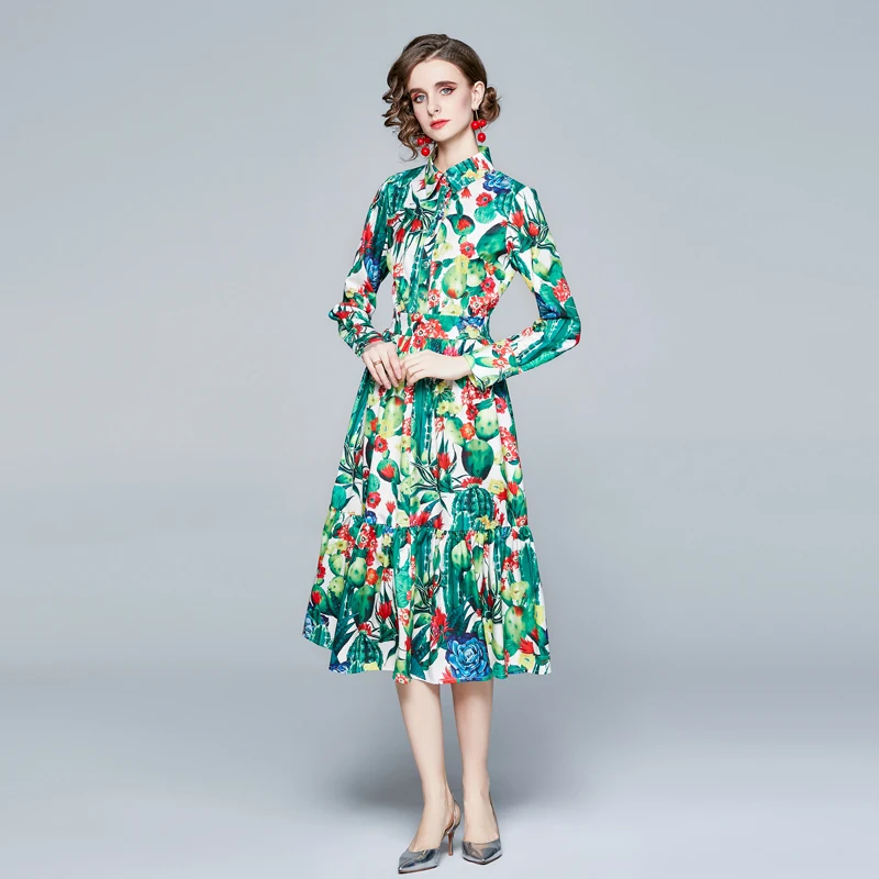 Женское модельное платье с длинным рукавом элегантное зеленое