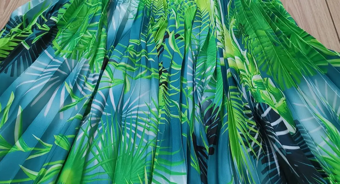 

New Baroque holiday style camisole + high waist printed pleated skirt suit