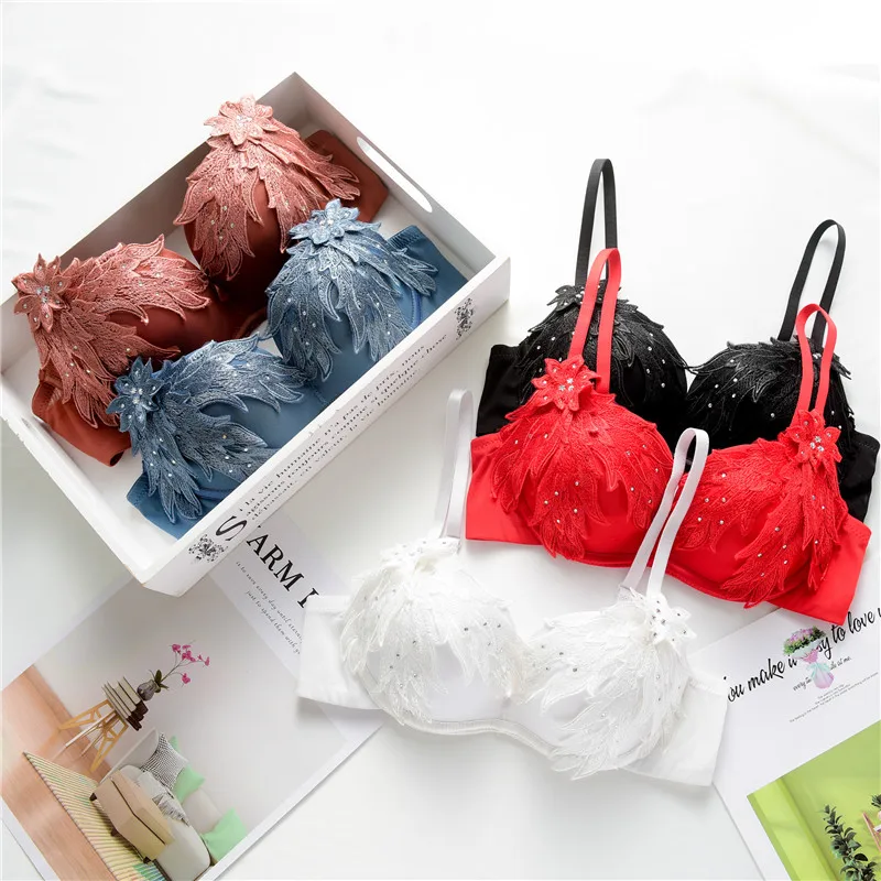 Комплект женского кружевного нижнего белья с вышивкой без стального кольца |