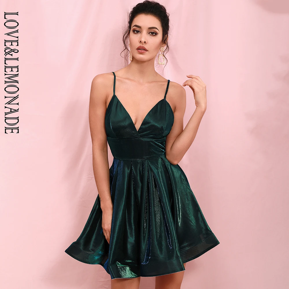 Женское мини платье LOVE & LEMONADE зеленое с V образным вырезом и открытой спиной